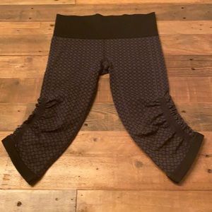 Lululemon ebb to street crop legging